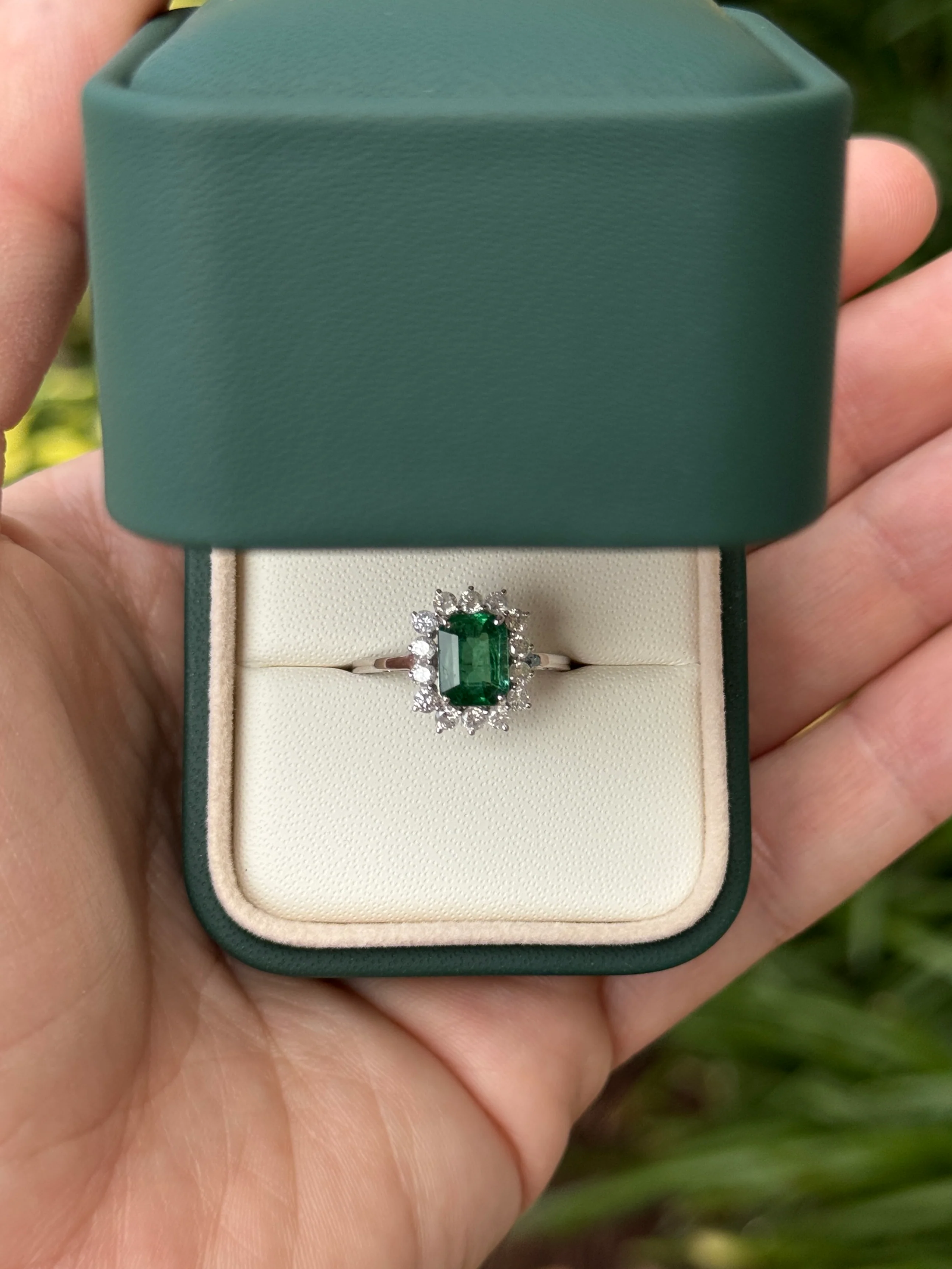 Ladies Emerald Rings